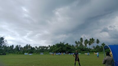 Pertarungan Tertahan Hujan, Drama 1-1 Ternate vs Halmahera Barat Berlanjut Besok