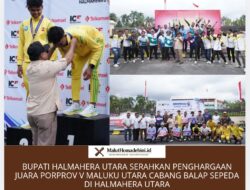 BUPATI HALMAHERA UTARA SERAHKAN PENGHARGAAN JUARA PORPROV V MALUKU UTARA CABANG BALAP SEPEDA DI HALMAHERA UTARA